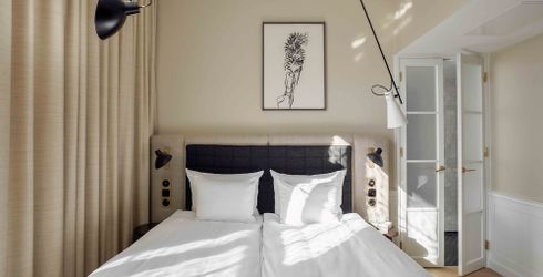 hotel room image