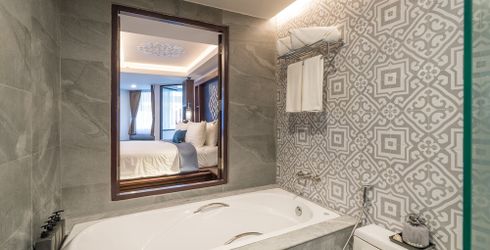 hotel room image