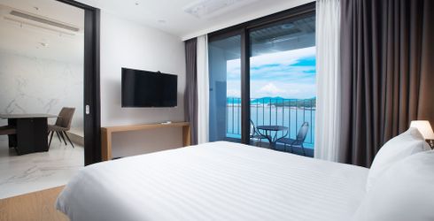 hotel room image