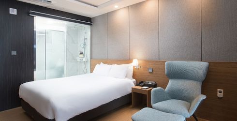 hotel room image