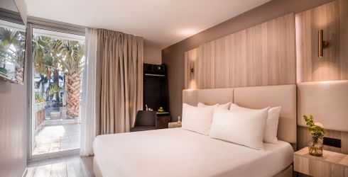 hotel room image