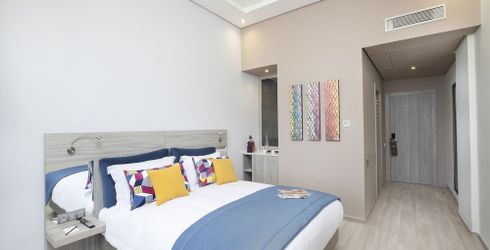 hotel room image