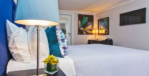 hotel room image