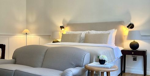 hotel room image