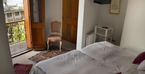 hotel room image