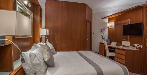 hotel room image