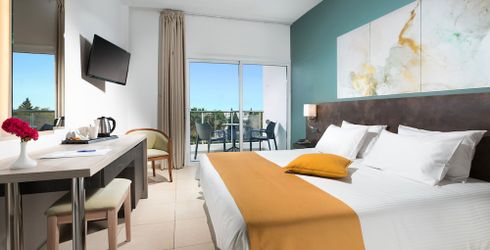 hotel room image