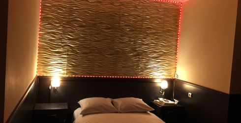 hotel room image
