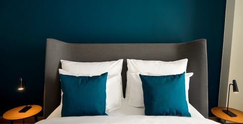hotel room image
