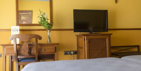 hotel room image