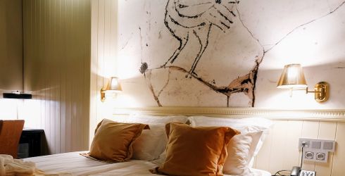 hotel room image