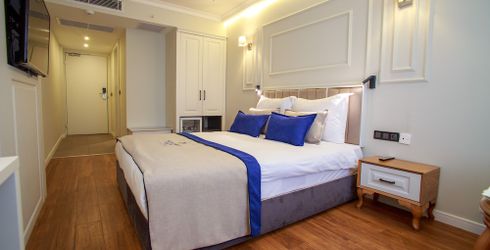 hotel room image