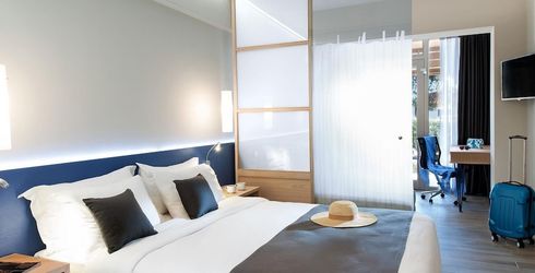 hotel room image