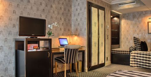 hotel room image