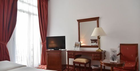 hotel room image