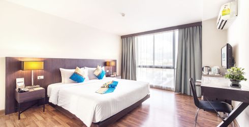 hotel room image