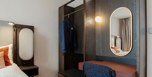 hotel room image