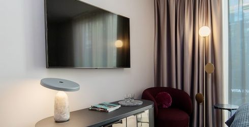 hotel room image