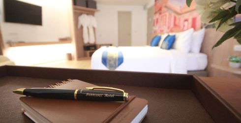 hotel room image
