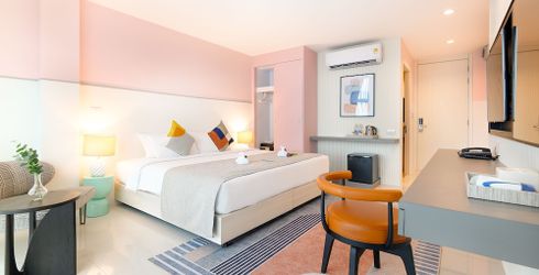 hotel room image