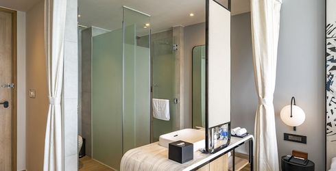 hotel room image