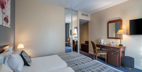 hotel room image