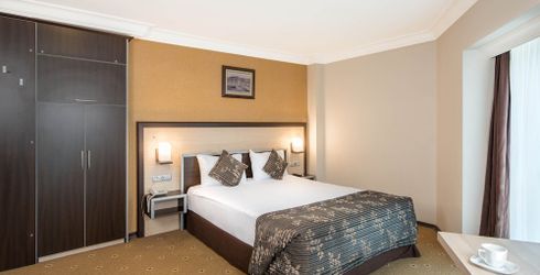 hotel room image