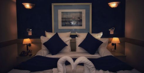 hotel room image