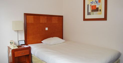 hotel room image