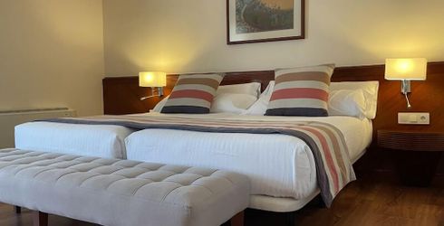 hotel room image