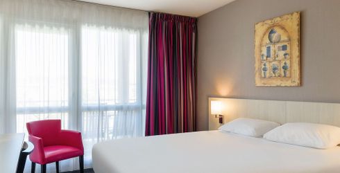 hotel room image