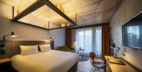 hotel room image