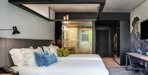 hotel room image