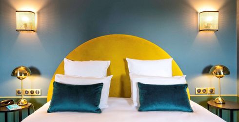 hotel room image
