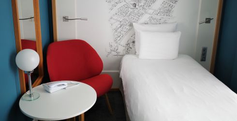 hotel room image