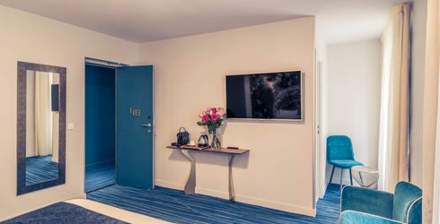 hotel room image