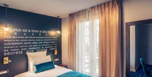 hotel room image