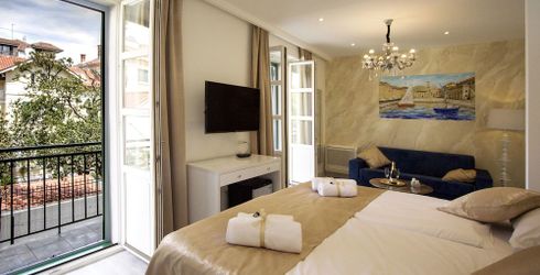 hotel room image