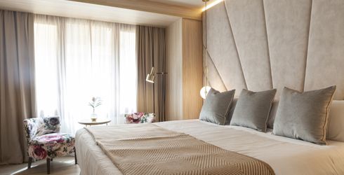 hotel room image