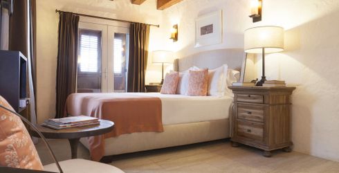 hotel room image