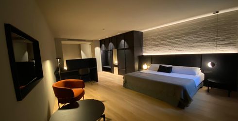 hotel room image