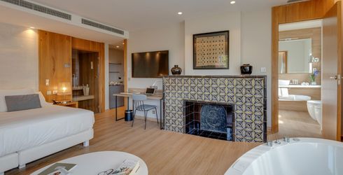 hotel room image