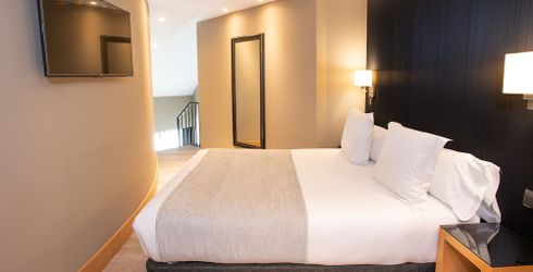 hotel room image
