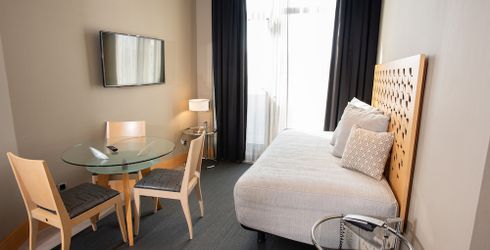 hotel room image
