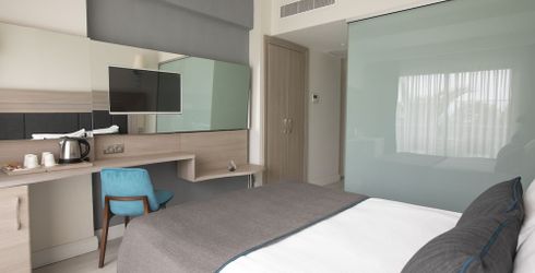 hotel room image