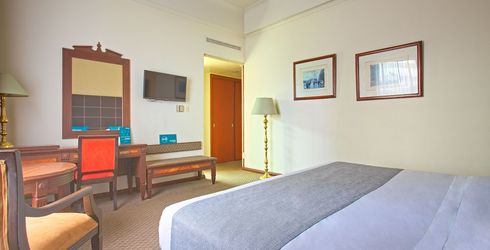 hotel room image