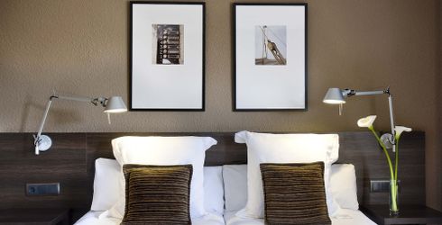 hotel room image