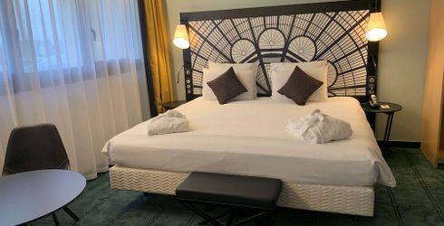 hotel room image