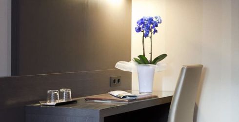 hotel room image