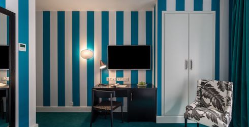 hotel room image